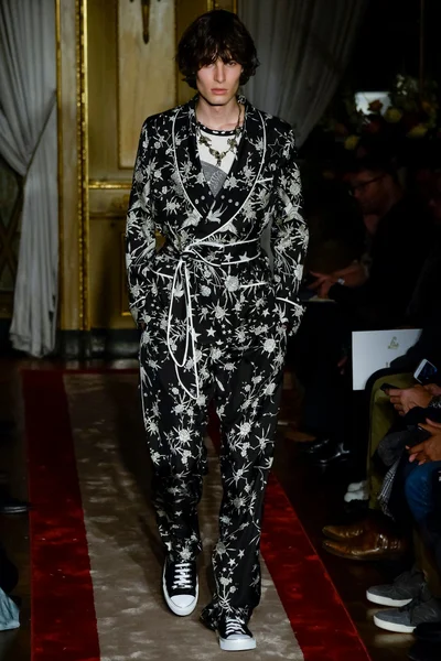 Look 27